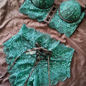 Green & Black Lace Push-up Bra & Panty Set